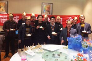 南阳华耀城举办1、2月份员工生日会
