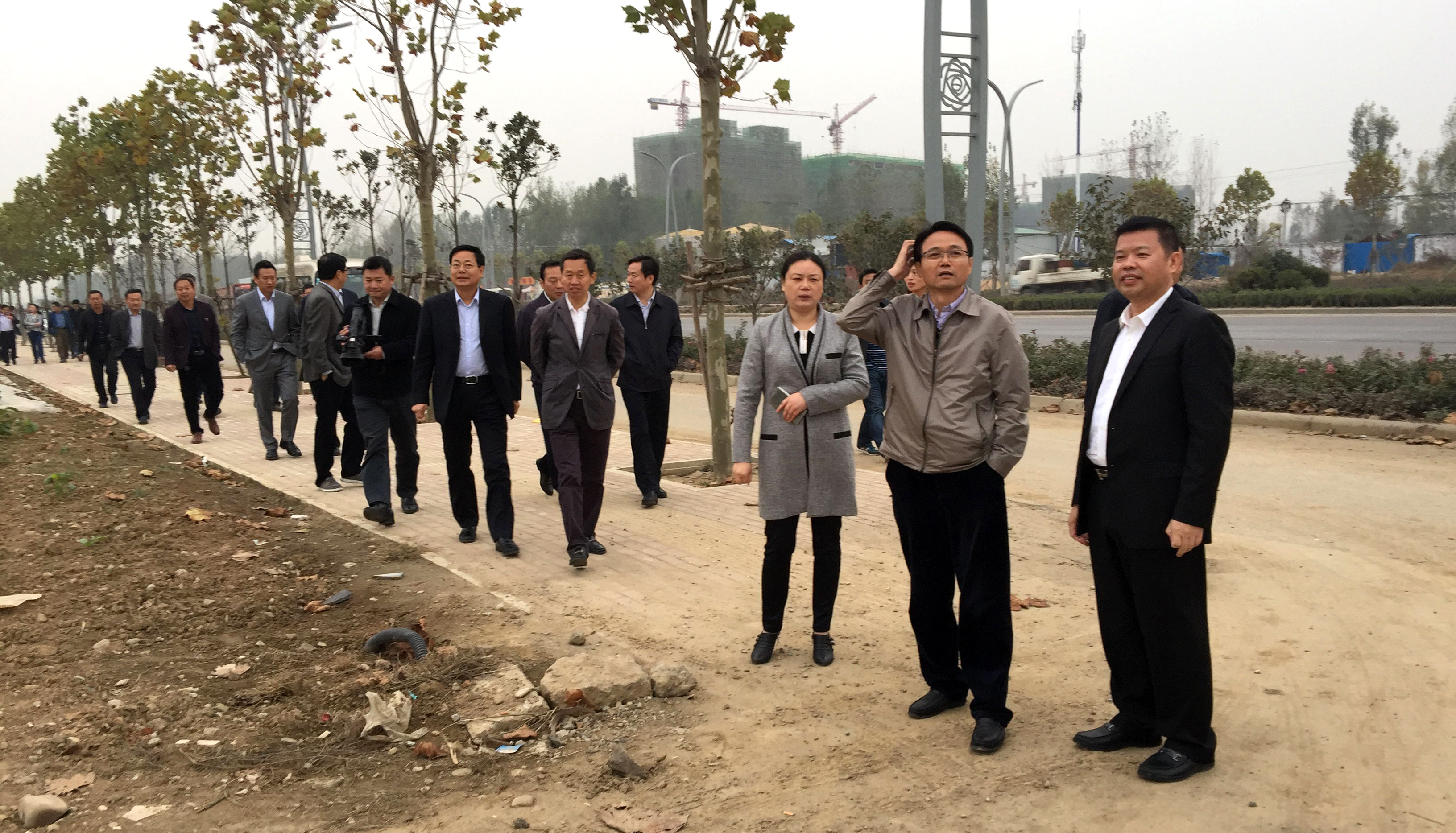 林贤富总裁一行莅临南阳华耀城了解项目工作进展