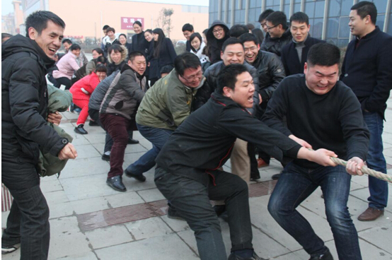 2016年1月8日，周口华耀城举行第二届新年拔河比赛