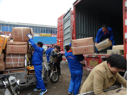 周口华耀城义务搬家队免费为荷花市场商户搬家