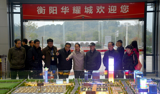 市政协主席穆仁先一行莅临周口华耀城调研