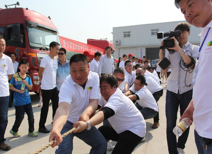 2015年4月25日 周口华耀城员工参与合作伙伴远大运输集团“第一届春季职工运营会”
