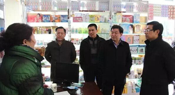 市政府副秘书长、川汇区代区长李宗喜一行实地考察，了解华耀城市场内外环境