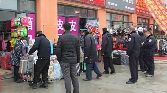 周口华耀城开展市场内环境检查整治工作