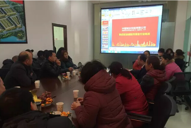 南阳华耀城举行首届副食行业主力商户座谈会