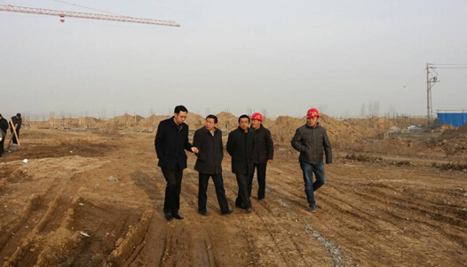 川汇区委副书记、代区长李宗喜在周口华耀城现场办公