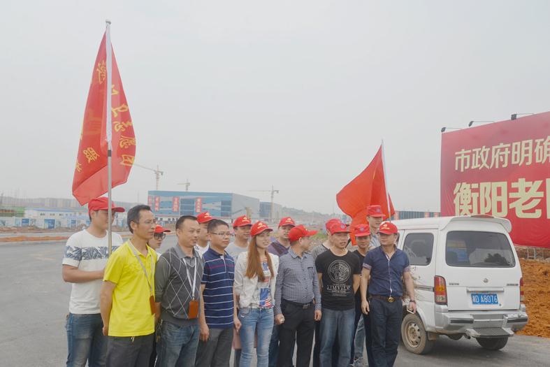 “五四”青年节，石鼓区环卫局青年志愿者在行动