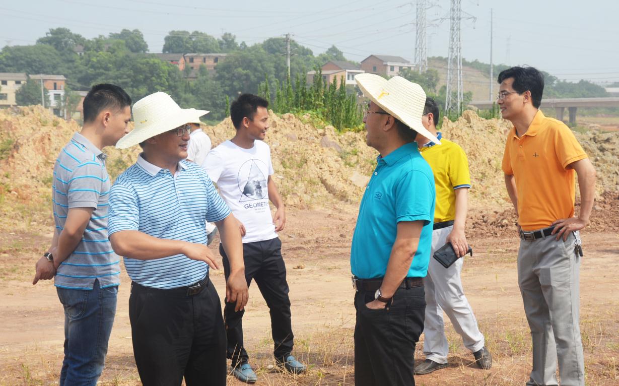 衡阳市重点办、石鼓区就华耀城配套设施建设进行现场调度