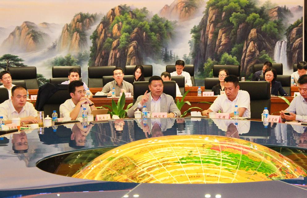 “凝神聚力, 砥砺前行”华耀城集团2016-2017上半财年大会胜利召开