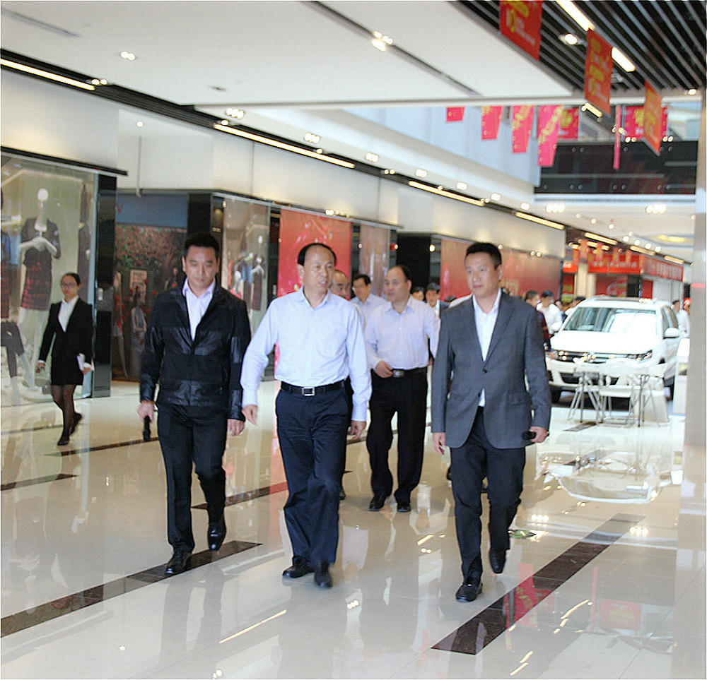 德州市委书记陈勇、市长陈飞一行莅临东北城华盛奥特莱斯观摩