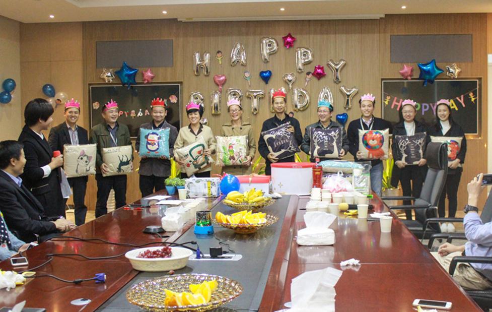 华耀城集团总部10月至11月份员工生日会热烈举行 