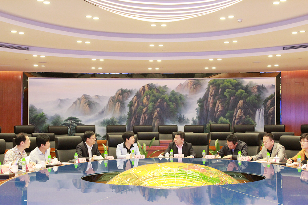 南阳市人民政府副市长刘庆芳一行莅临华耀城集团