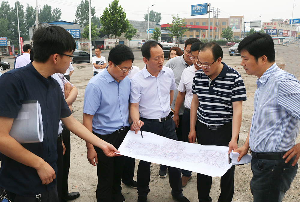 平顶山市副市长魏建平到华耀城招商中心现场视察项目进展情况