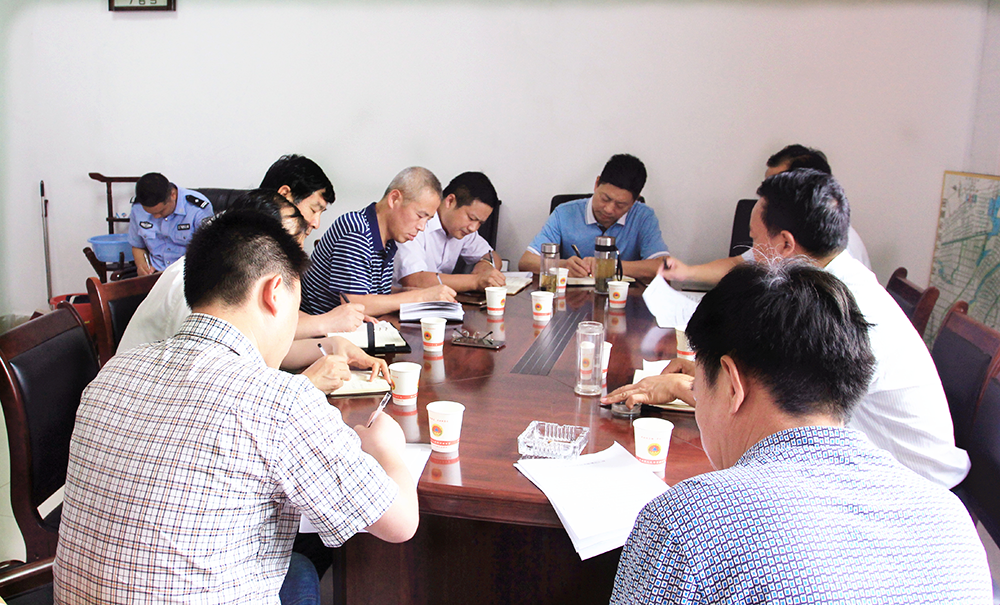 周口市政府副秘书长戴亮主持召开周口华耀城项目建设推进会