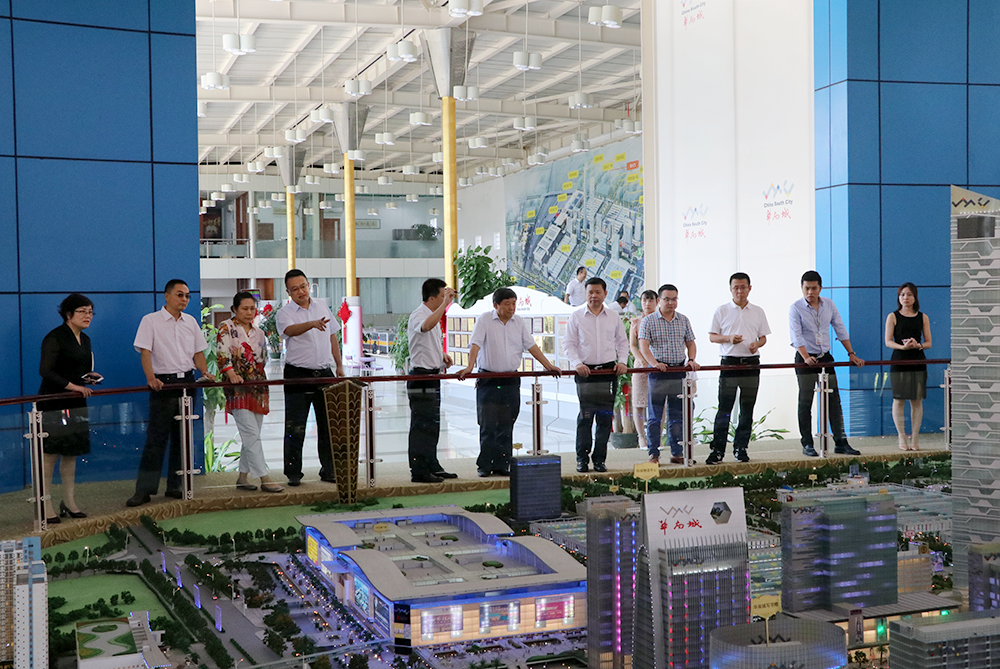 洛阳市城乡一体化示范区党工委书记王立林莅临华耀城集团总部