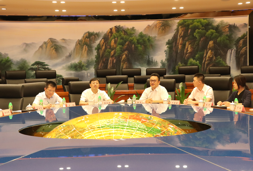 长沙市天心区考察团到访华耀城集团总部