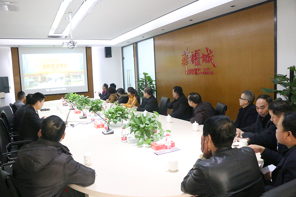 新华区人大代表一行莅临平顶山华耀城项目参观调研