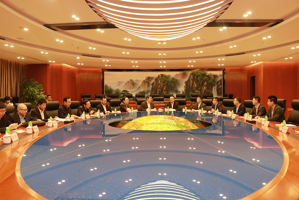 河北省廊坊市考察团莅临华耀城集团总部参观考察