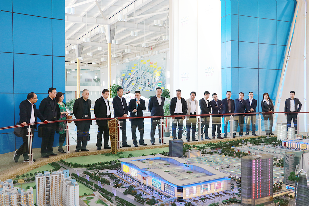 陕西省宝鸡市考察团莅临华耀城集团总部参观考察