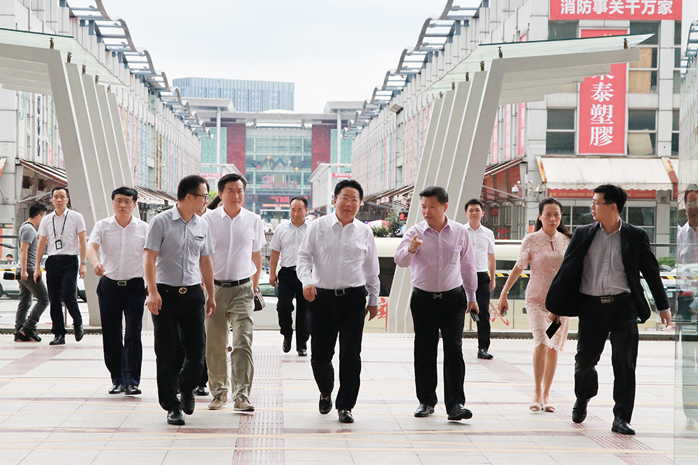 铁岭市委副书记、市长李士伟莅临华耀城集团总部参观考察