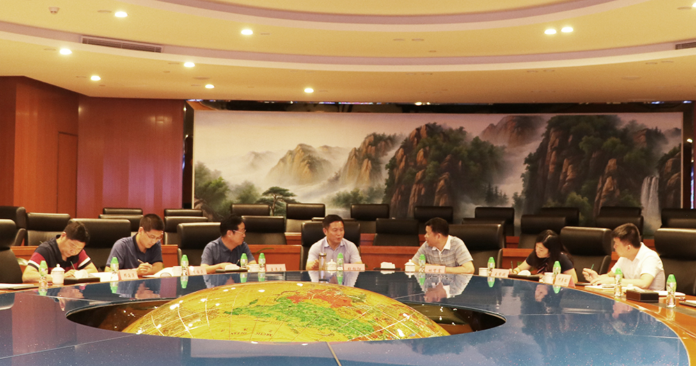 洛阳市伊滨区管委会张向阳主任一行莅临深圳华耀城总部参观考察